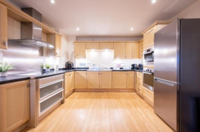 Bay View, by Tŷ SA - 2 Bed Apartment Best Location in Cardiff Bay